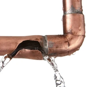 Leaking water from broken bronze water pipe in Houston, TX